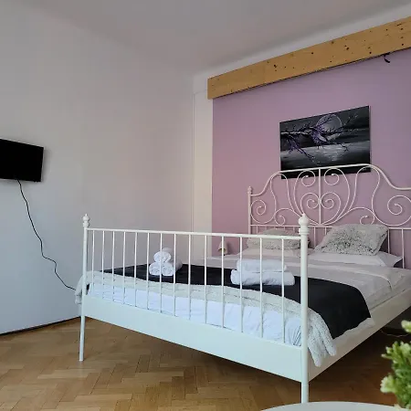 Kronhome Enescu Apartment *
