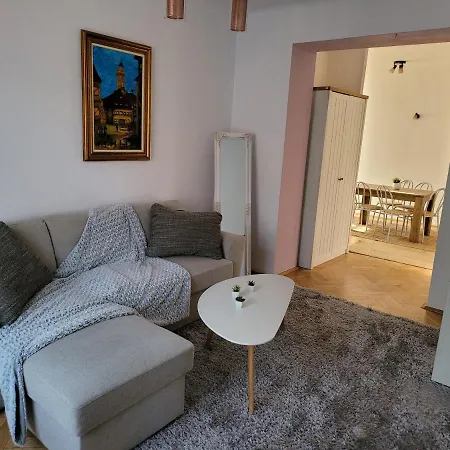 Kronhome Enescu Apartment Brasov